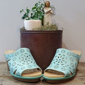 St. JOHN'S BAY, 3" WEDGE SANDAL IN SIZE 8